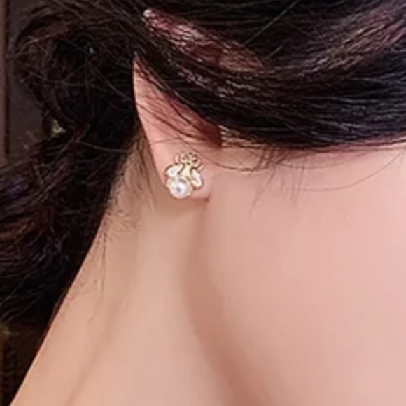 Bee Pearl Sterling Silver Stud Earrings - Picture 3 of 4